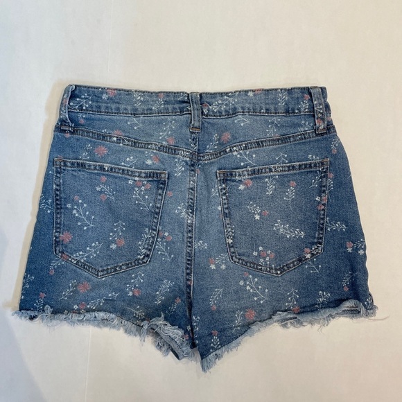 Celebrity Pink Floral Pattern Denim Shorts Size 9/29 - Picture 2 of 4